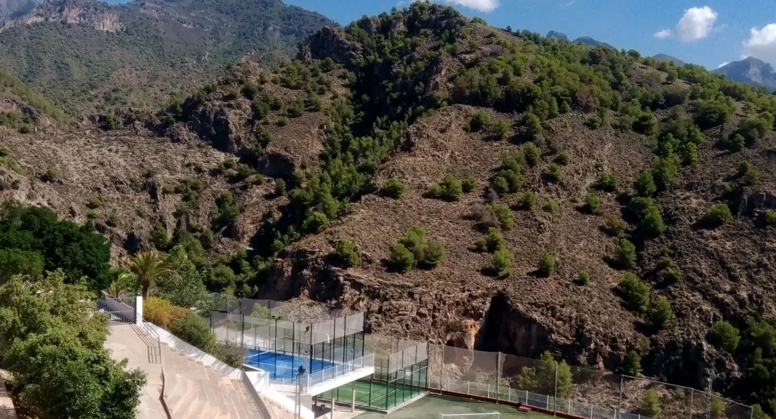 Pádel Frigiliana outdoor crystal courts